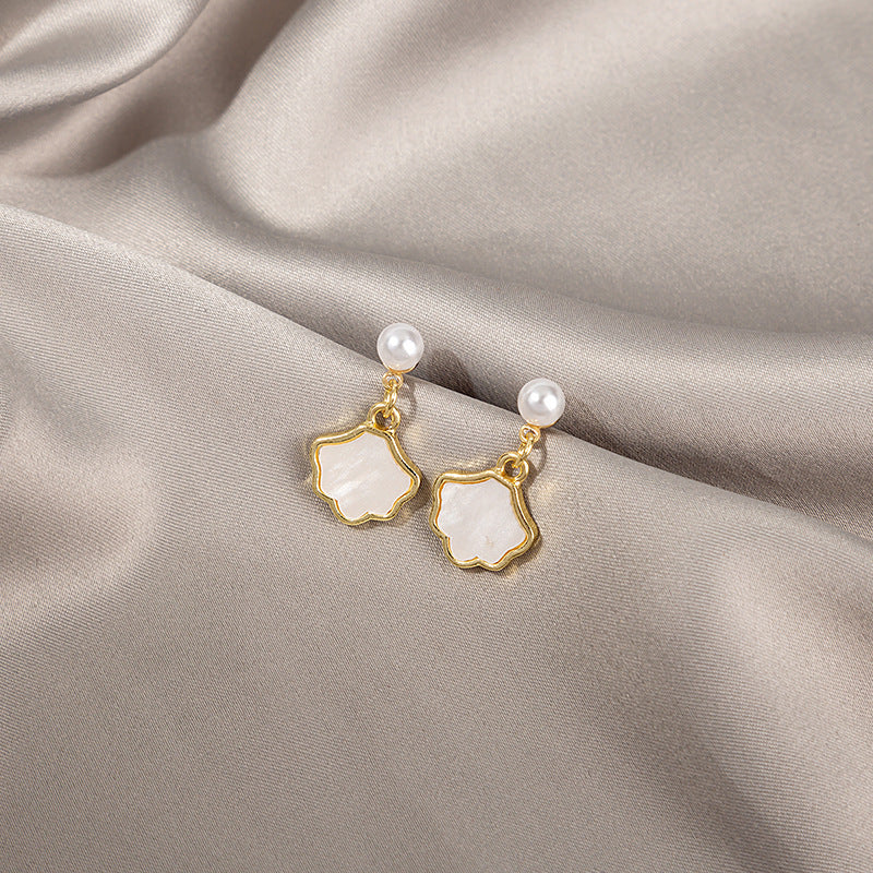 Cloud Shell Design Stud Earrings